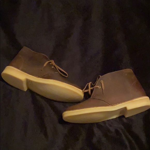 Clarks Shoes - Clark’s Desert Boots in Beeswax